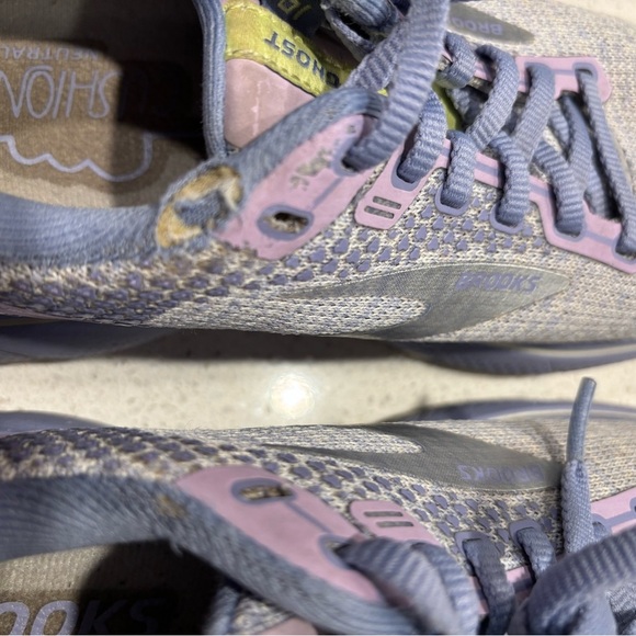 Brooks Lavender and Gray Ghost 10 Athletic Shoes - Picture 6 of 11